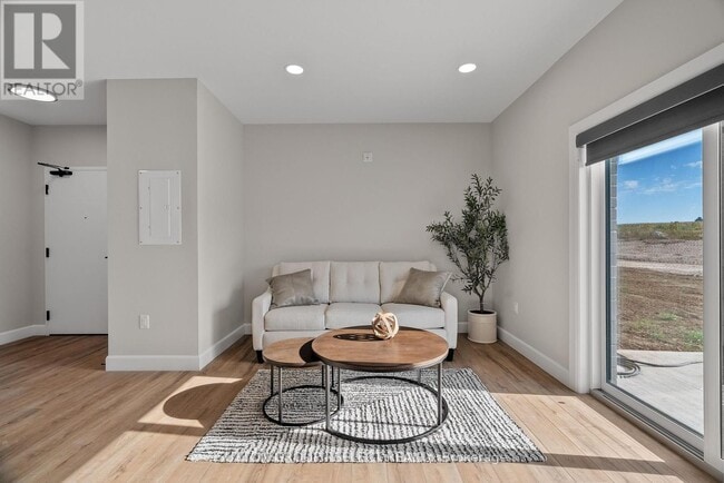 Building Photo - 76 Hamilton St