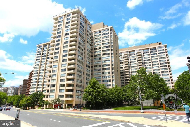 Building Photo - 5500 Friendship Blvd