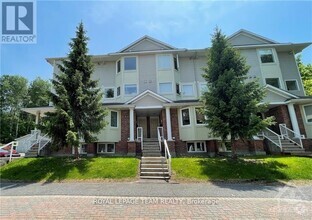 Building Photo - 1400-1400 Wildberry Ct