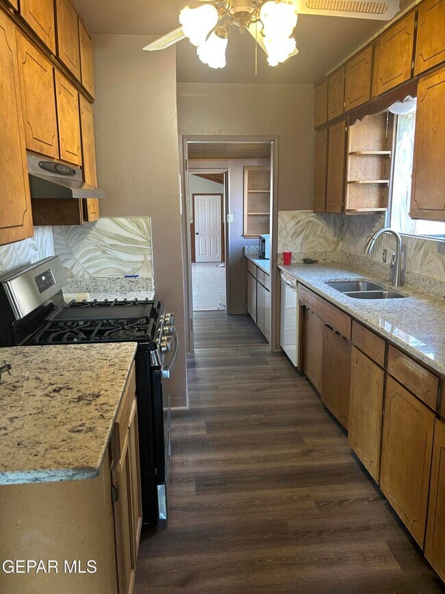 Foto del edificio - 4331 Emory Rd