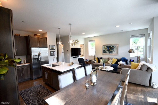 Building Photo - 3 br, 2.5 bath Condo - 240 2nd Avenue E