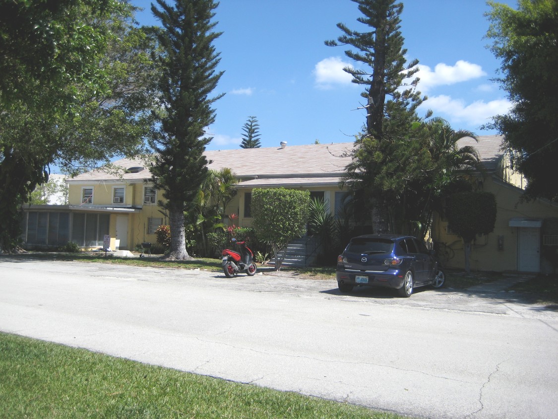 Building Photo - Boca Palms Apartments