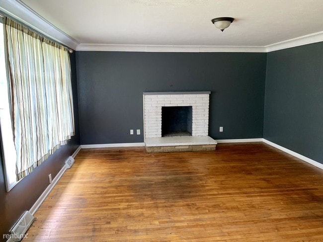 Building Photo - 3 br, 1 bath House - 2938 Som Center Rd