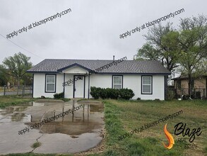 Building Photo - 1708 N Lake St