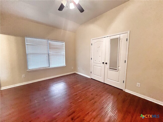 Foto del edificio - 2213 Garden Gate Cir