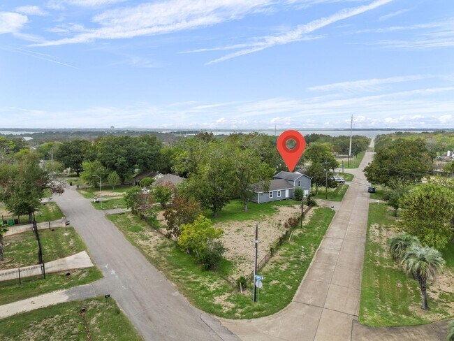Building Photo - 99 Brownwood
