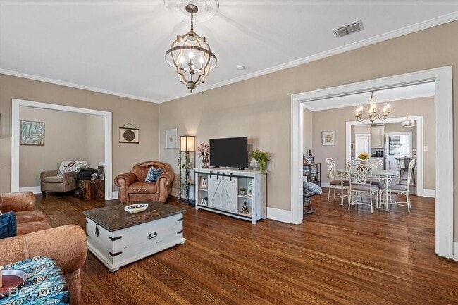 Building Photo - Lovely 2 bed, 1 bath home