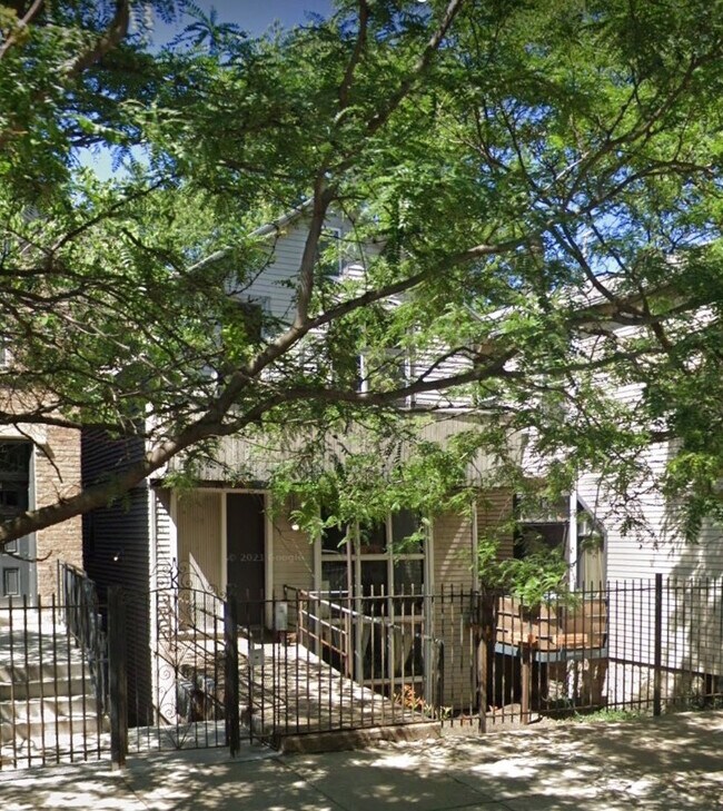 Building Photo - 820 W 19th St