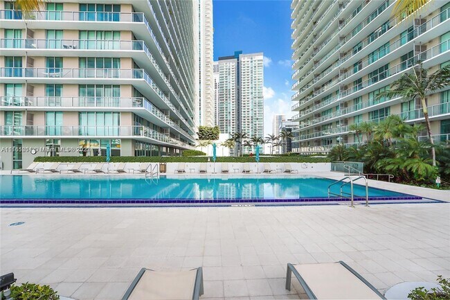 Foto del edificio - 79 SW 12th St