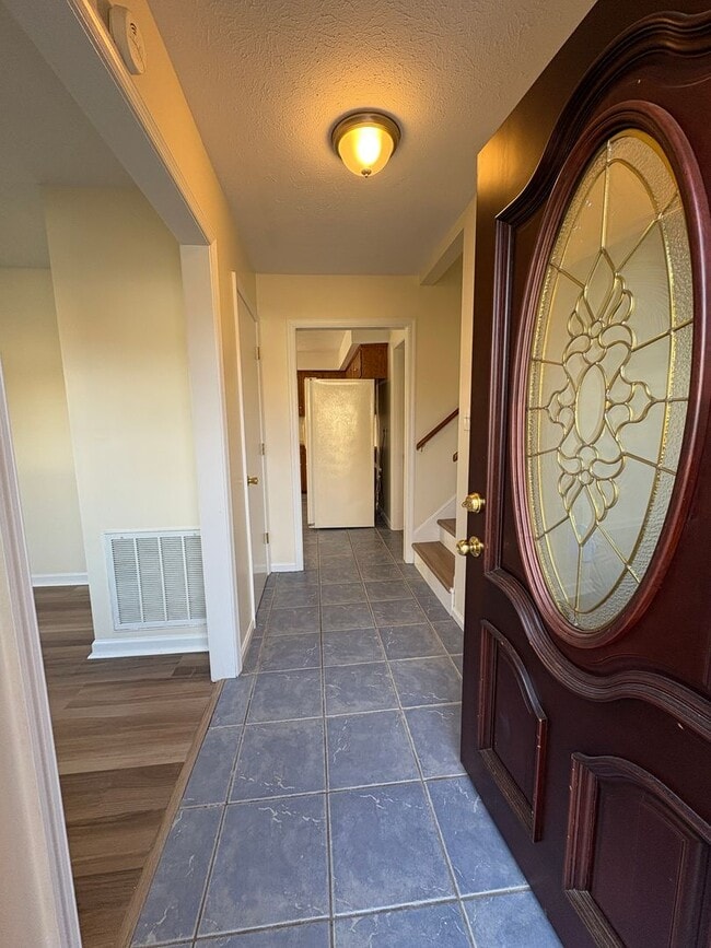 Foto del edificio - Spacious split level in Campell County near Waterlick/Leesville Rd