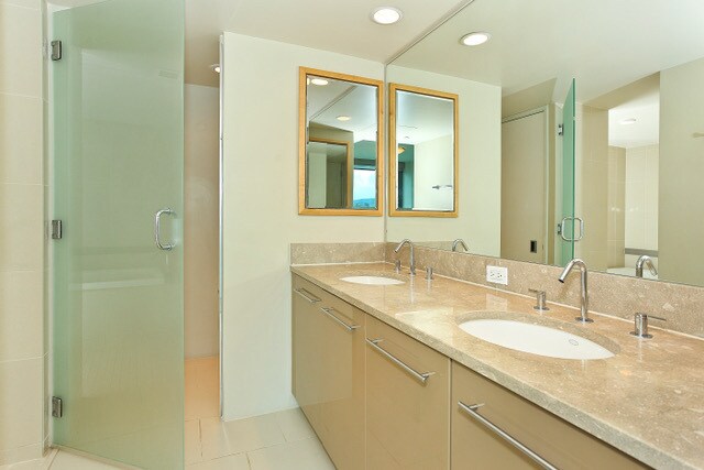 Foto del edificio - Downtown Luxury! Convenient Location!