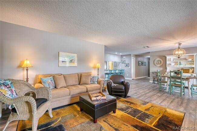 Foto del edificio - 23 Dogwood Dr