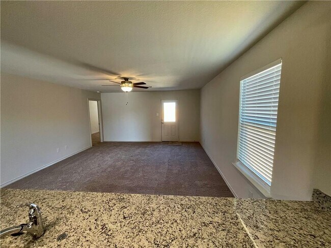 Building Photo - 517 Fox Glen Cove