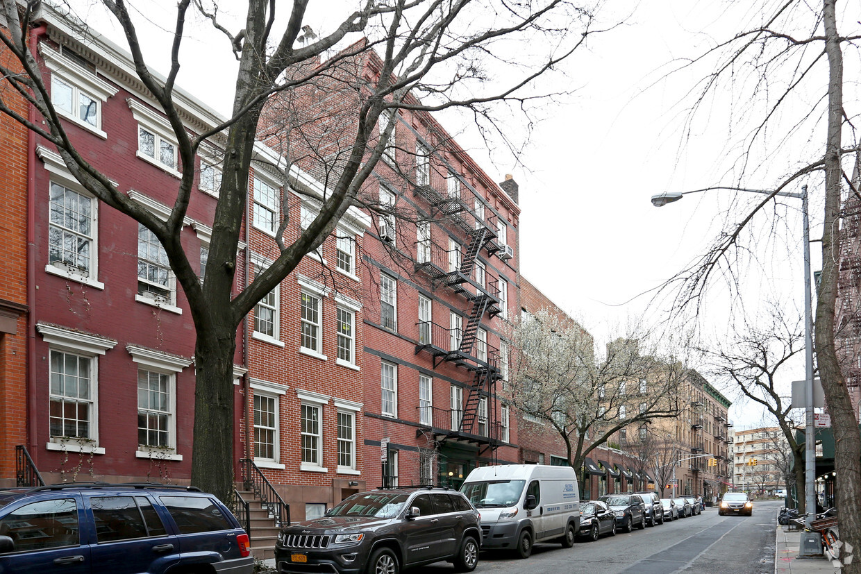 Building Photo - 20 Bethune St