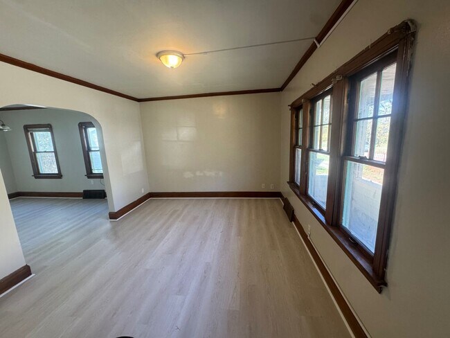 Foto del edificio - Charming 3-Bedroom Property in Prime Locat...