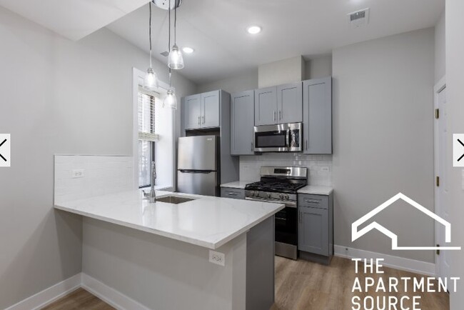 Building Photo - 434 W Belden Ave