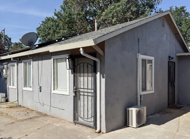 Building Photo - 2820 32nd Ave