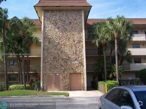 Building Photo - 4950 E Sabal Palm Blvd