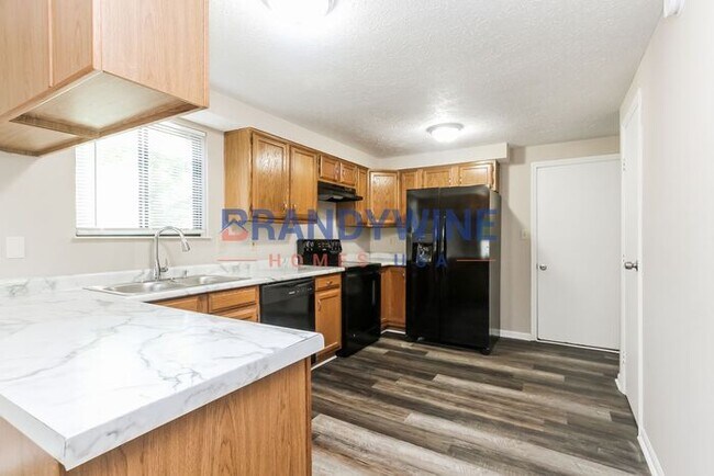 Foto del edificio - MOVE IN SPECIAL!  OCTOBER RENT FREE with m...