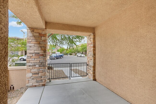Foto del edificio - 10420 Mystic Pine Rd