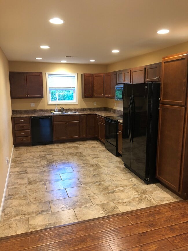 Building Photo - 217 N Henderson Ave