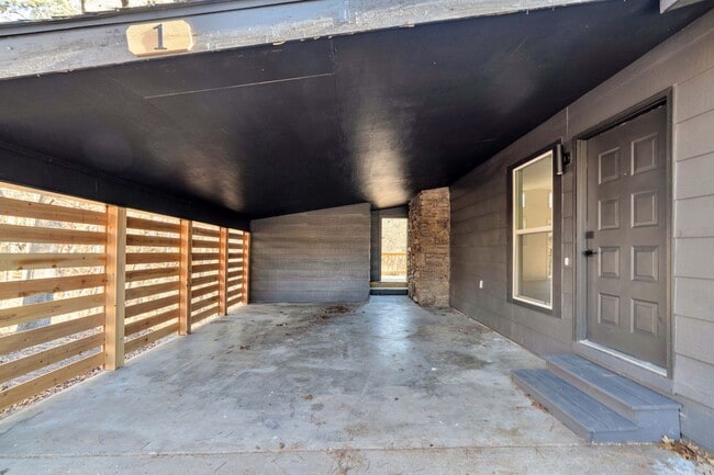 Foto del edificio - Freshly Remodeled 2 Bed 1.5 Bath home with large deck