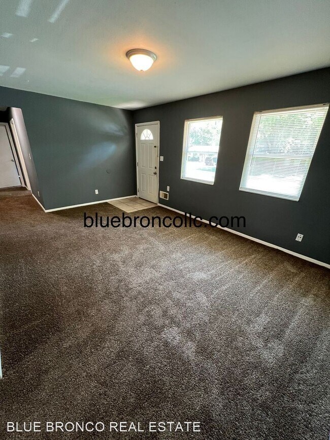 Building Photo - 3 br, 1 bath House - 7502 E 110th St