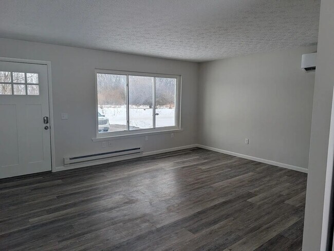 Foto del edificio - 2895 Spring Hill Dr
