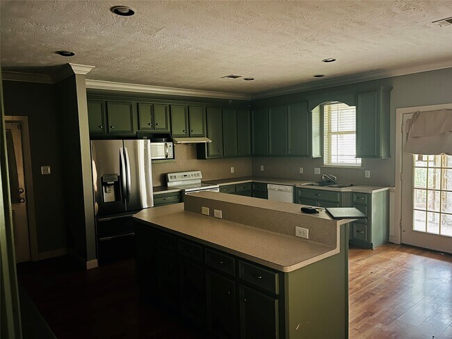Building Photo - 2015 Halyard Dr