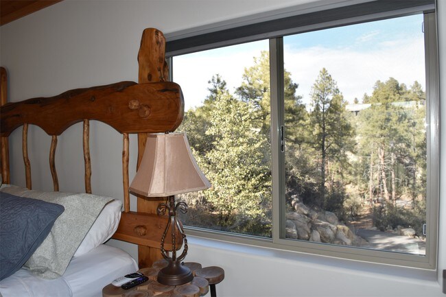 Foto del edificio - 864 W Pine Knoll Dr