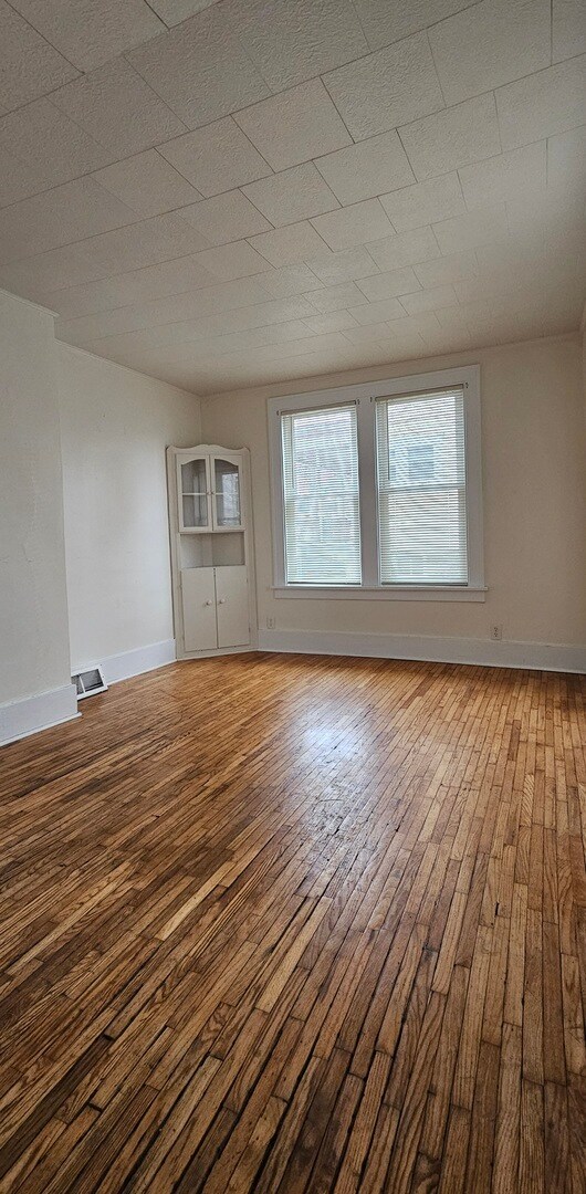 Foto del edificio - 214 S Church St