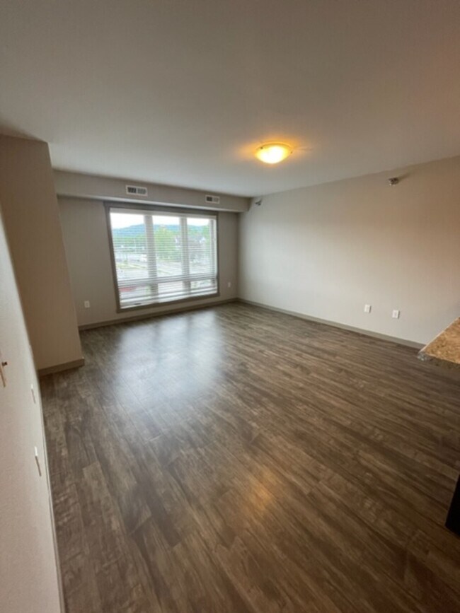 Building Photo - Island City Properties