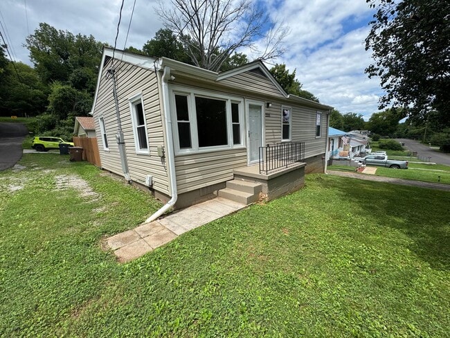Photo - Your Modern Downtown Retreat: Newly Remodeled Charm House