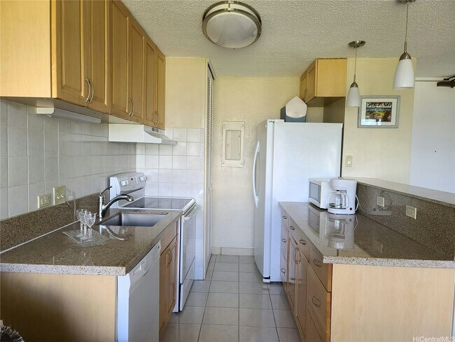 Foto del edificio - 320 Lili?uokalani Avenue