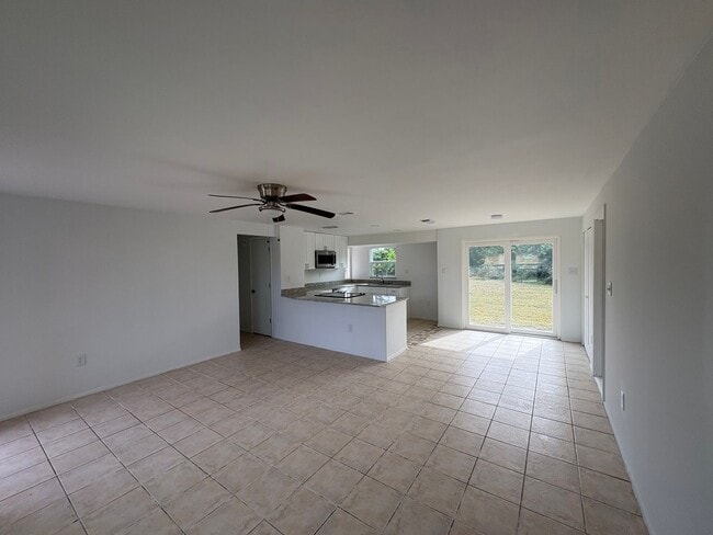 Foto del edificio - 1057 Tropical Ave NW