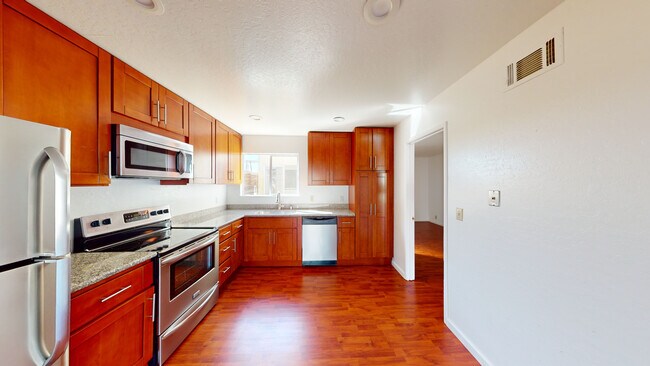 Building Photo - 371 21st Ave