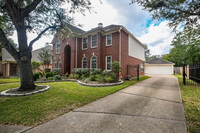 Foto del edificio - 2114 Thistlerock Ln