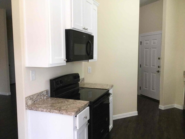 Building Photo - 1633 Mockingbird Ln