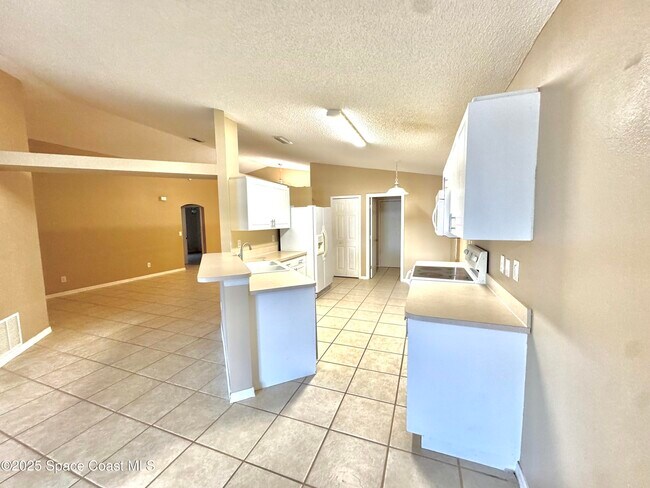 Building Photo - 4691 Manchester Dr
