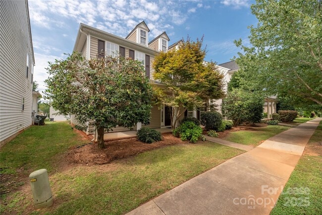 Foto del edificio - 15519 Troubadour Ln