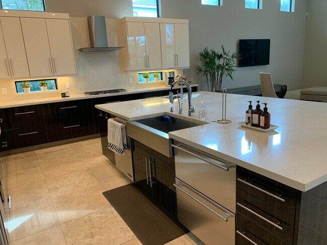 Foto del edificio - 2704 NW 75th St