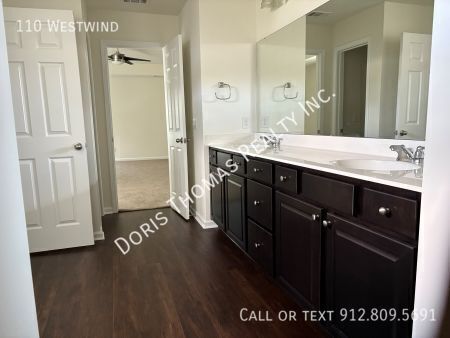 Foto del edificio - 110 Westwind-