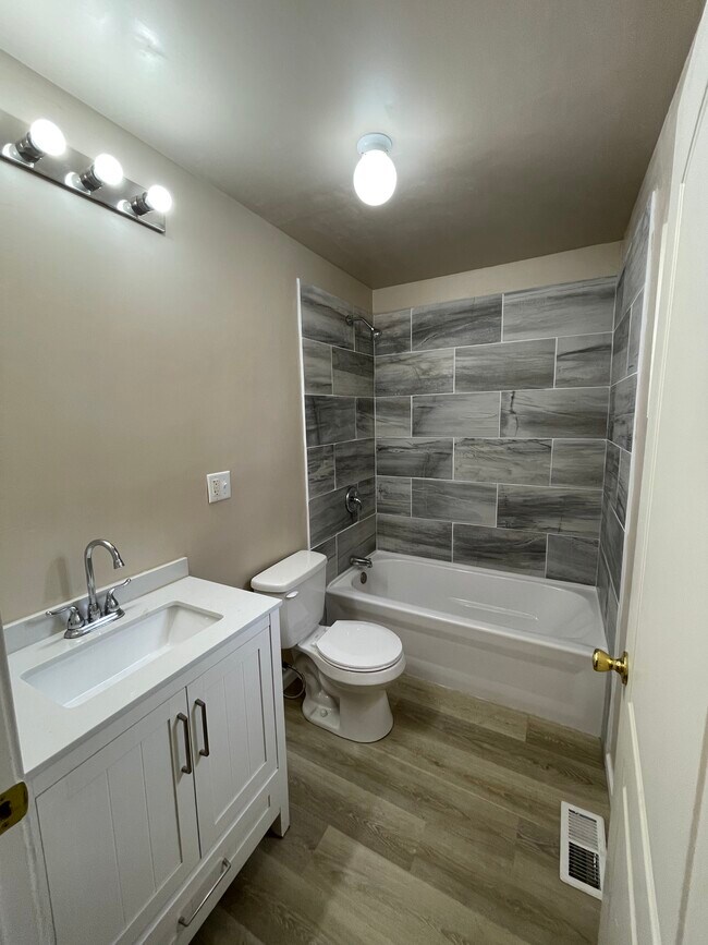 Foto del edificio - 512 E Livingston St