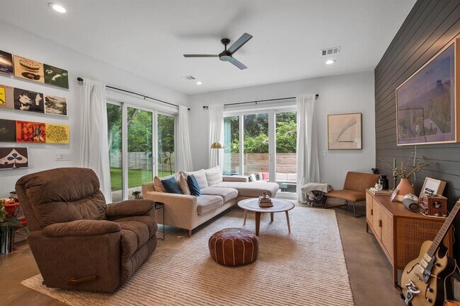 Foto del edificio - 6112 Calmar Cove
