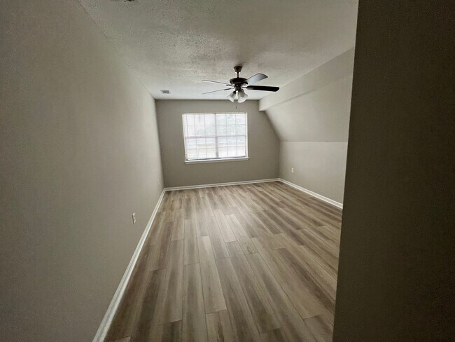 Foto del edificio - 142 Goshen Rd