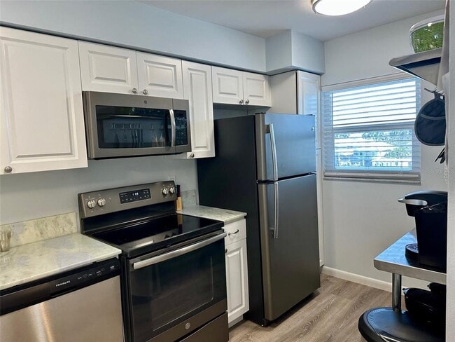 Building Photo - 950 Tarpon Center Dr