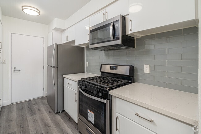 1BR, 1BA - 864SF - Kitchen - Mila Sherman Oaks