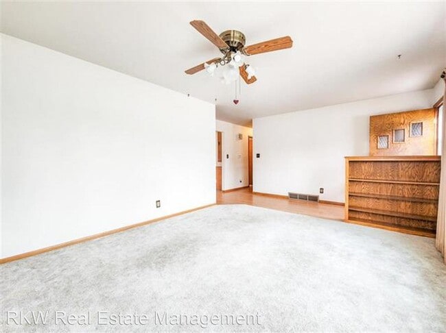 Building Photo - 3 br, 2 bath House - 811 N 10th St.