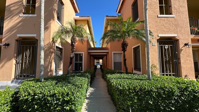 Foto del edificio - 3549 Forest Hill Blvd