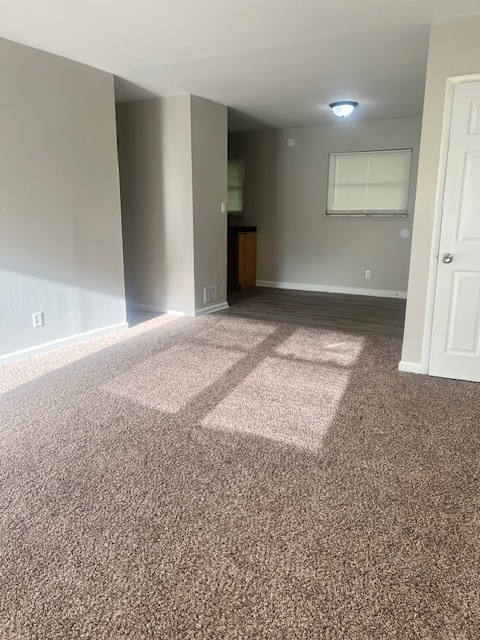 Foto del edificio - 6881 Rutherford Ct